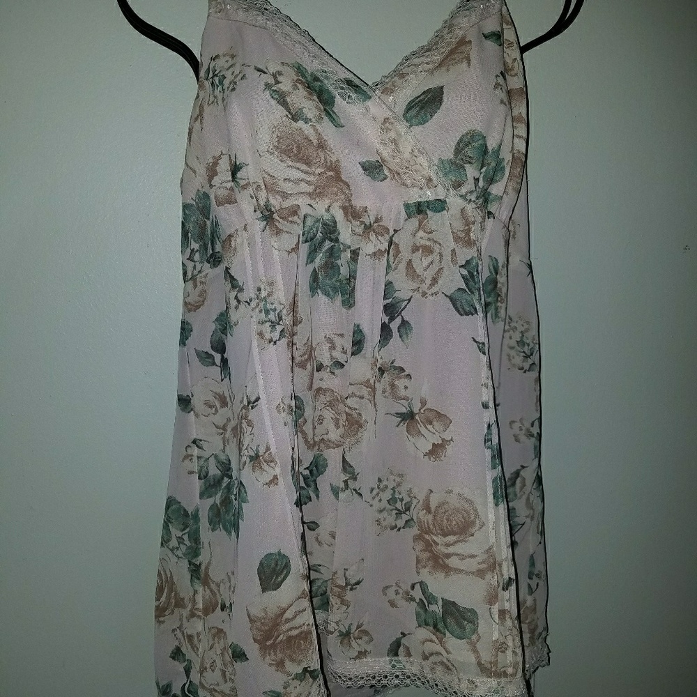 💙Forever 21 lace trimmed camisole